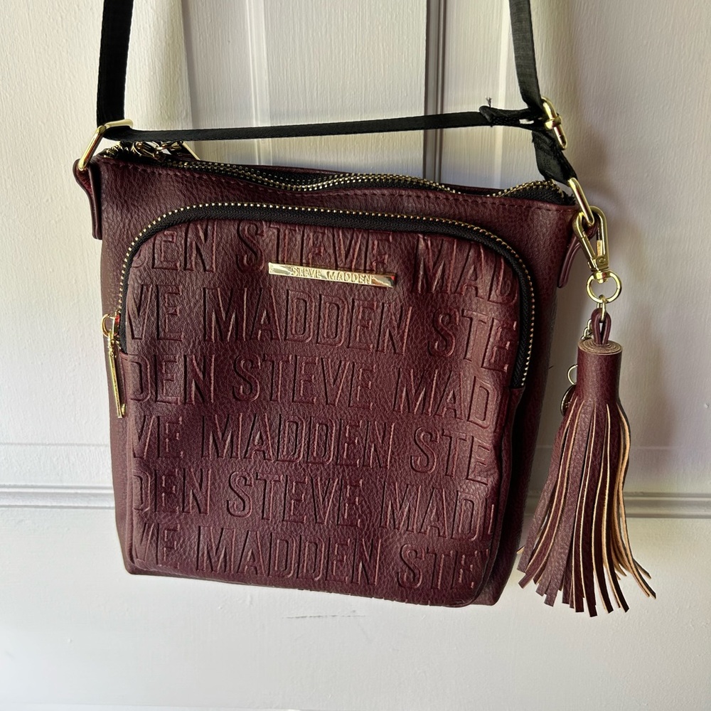Steve Madden crossbody burgundy with adjustable shoulder strap